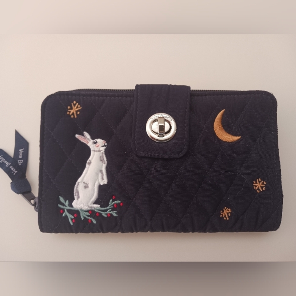SOLD ELSEWHERE Vera Bradley Quilted Wallet in Winter Forest pattern - NWT! - Picture 1 of 5